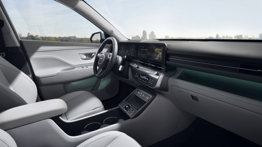 Interni Hyundai Kona Electric 2023 - Volante Infotainment e Sedile Anteriore Guidatore